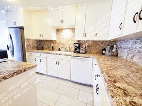 6542 Ocean Crest Dr in Rancho Palos Verdes, CA - Building Photo - Building Photo