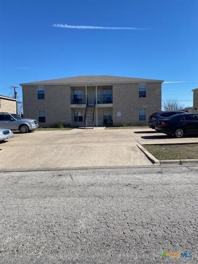 property at 1302 Dugger Cir