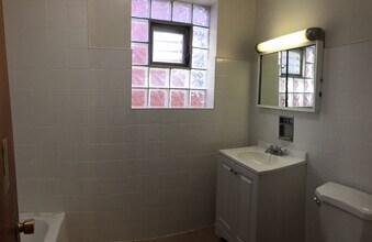 2934 S Keeley St, Unit 2 in Chicago, IL - Building Photo - Building Photo