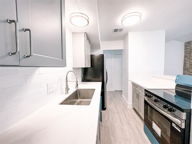 12524 Pebblestone St