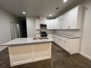 402 N Elliott Ave in Sherman, TX - Building Photo - Building Photo