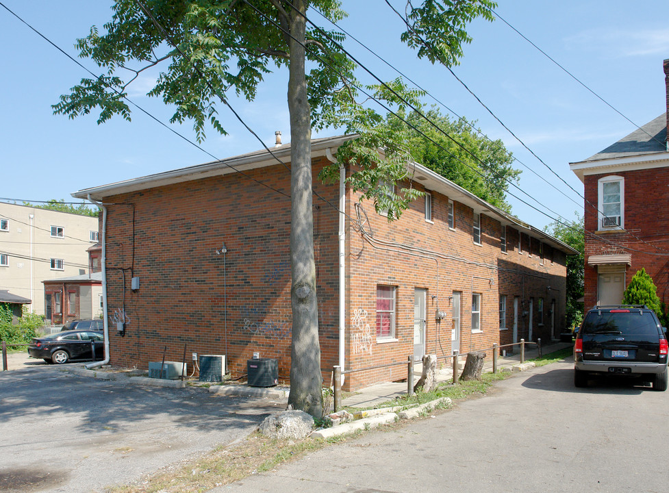 171 E 12th Ave in Columbus, OH - Building Photo