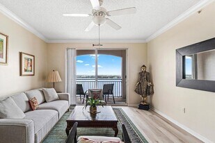 616 Clearwater Park Rd, Unit 1206 in West Palm Beach, FL - Building Photo