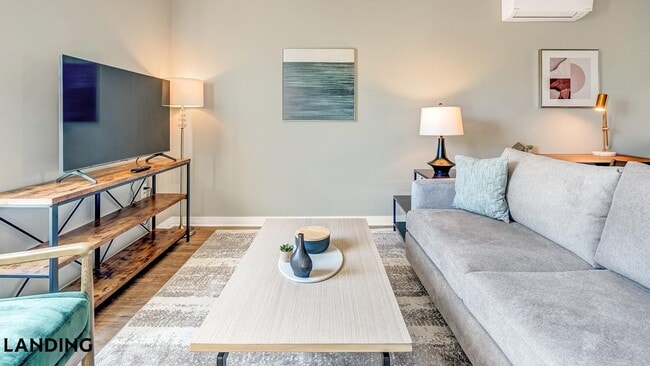 5040 Linbar Dr in Nashville, TN - Building Photo - Building Photo