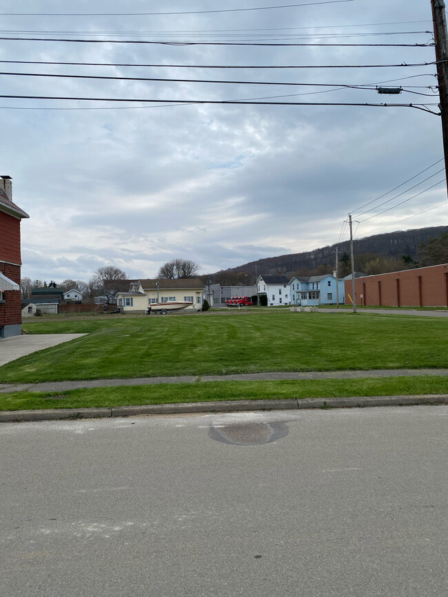 82 Adsit St in Hornell, NY - Building Photo - Building Photo