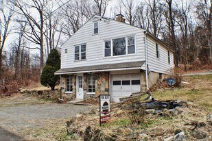 43 Beckers Grove in Oley, PA - Building Photo