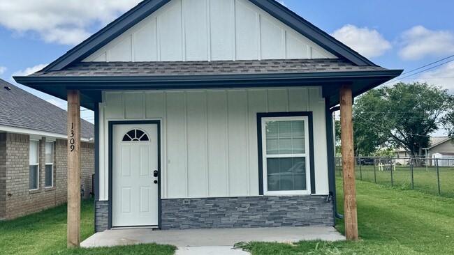 property at 1311 SW Wisconsin Ave