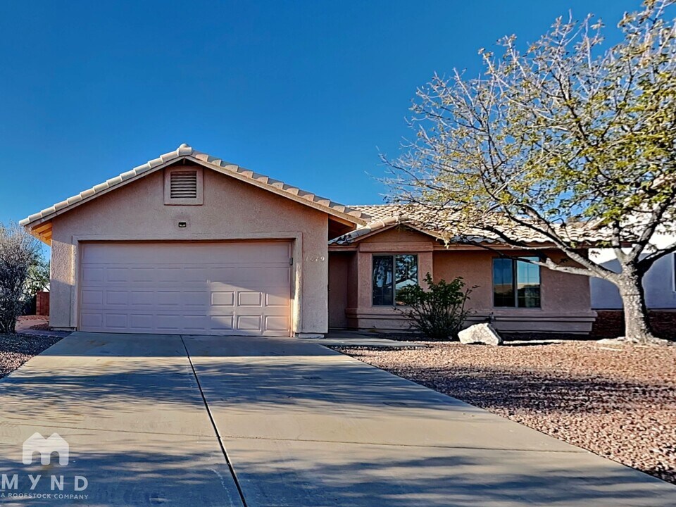 1679 W Camino Acierto in Sahuarita, AZ - Building Photo