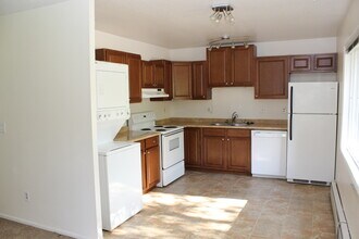 3221 E 43rd Ave, Unit B in Anchorage, AK - Building Photo - Building Photo