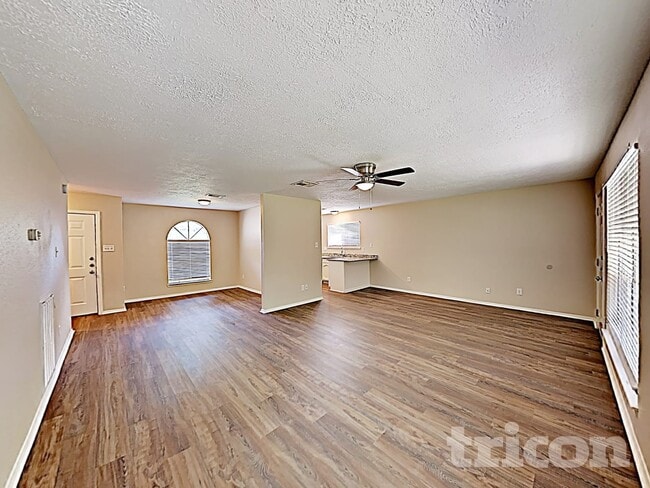 2706 King James Ct in Webster, TX - Building Photo - Building Photo