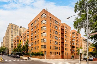 711 W End Ave in New York, NY - Building Photo