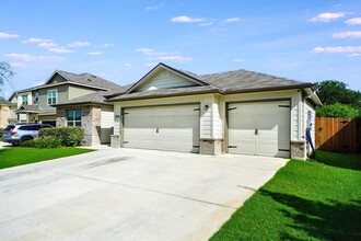 1990 Reserve Wy in New Braunfels, TX - Building Photo - Building Photo