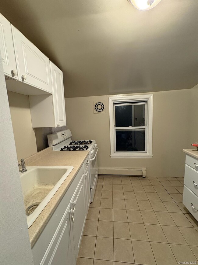 47 G St in Valley Stream, NY - Building Photo - Building Photo