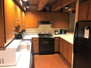 162 Commercial St in Boston, MA - Building Photo - Building Photo