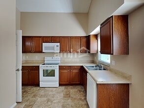 11320 Clayridge Dr in Tampa, FL - Foto de edificio - Building Photo