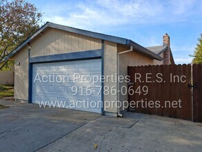 7241 Aberfeldy Way in Sacramento, CA - Building Photo - Building Photo