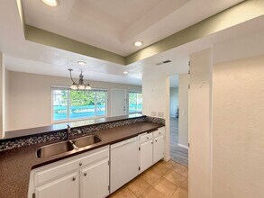 887 Buttercup Rd in Carlsbad, CA - Building Photo - Building Photo