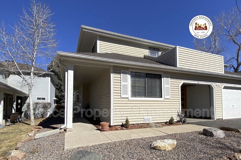 12440 E Pacific Cir in Aurora, CO - Foto de edificio