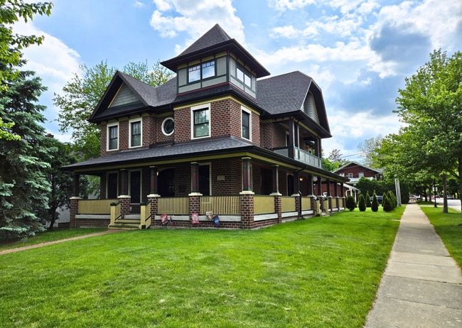 property at 203 S Columbia St