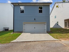 1828 Laurel Green Way in East Point, GA - Building Photo - Building Photo