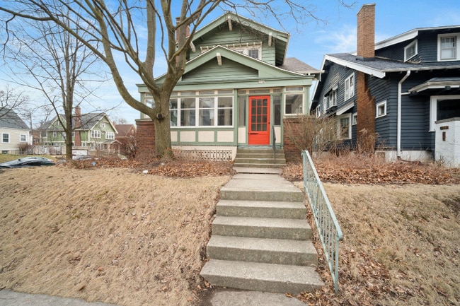 1931 E Kenwood Blvd