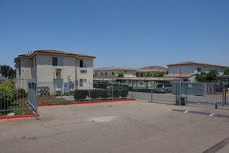 Shadowhill Apartments in Santee, CA - Building Photo - Building Photo