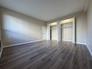 9009 W Golf Rd in Des Plaines, IL - Building Photo - Building Photo