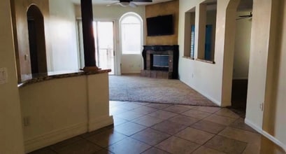 5904 Pine Canyon Dr, Unit A01 in Bakersfield, CA - Building Photo - Building Photo