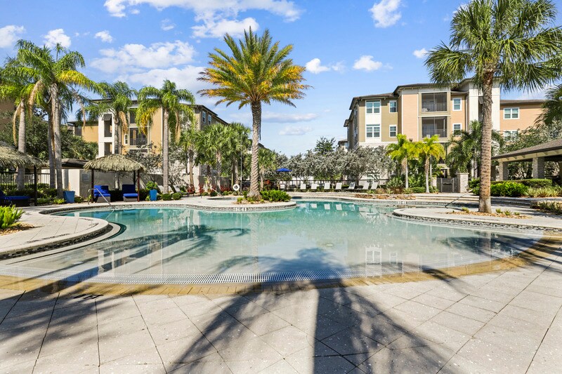 Lantower Brandon Crossroads in Tampa, FL - Foto de edificio