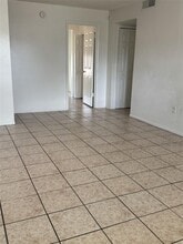 828 Sky Lake Cir in Orlando, FL - Foto de edificio - Building Photo