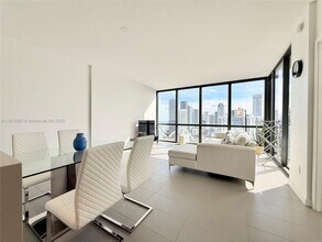 1600 NE 1st Ave in Miami, FL - Building Photo - Building Photo