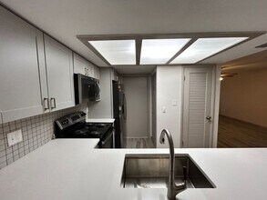 12092 Aurora Ct in Largo, FL - Foto de edificio - Building Photo