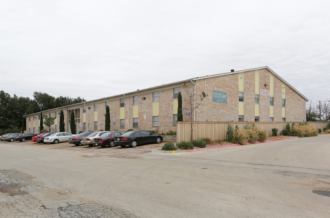 Oxford Apartments in Arlington, TX - Building Photo