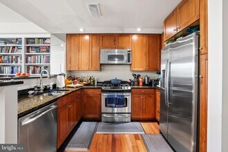 513 W Broad St, Unit 412 in Falls Church, VA - Building Photo - Building Photo