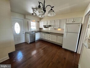 246 Jefferson Ct in Lakewood, NJ - Building Photo - Building Photo