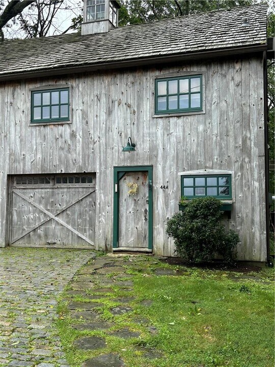 44 Crosby Rd in North Salem, NY - Building Photo