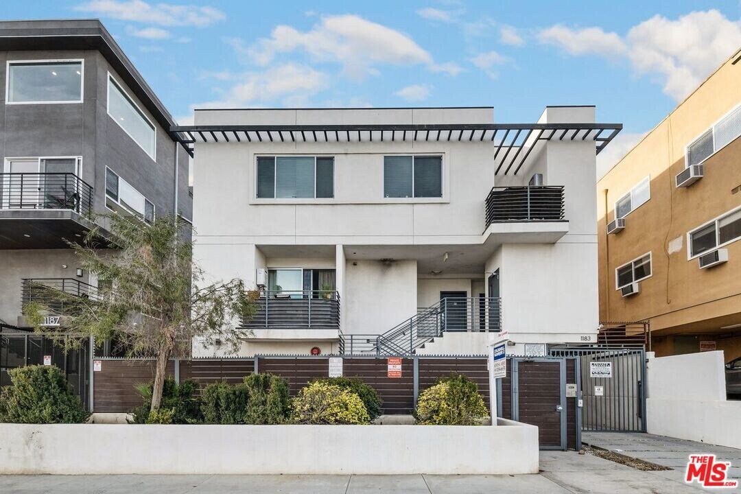 1183 Crenshaw Blvd in Los Angeles, CA - Building Photo
