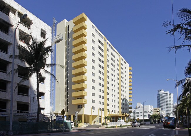 Four Freedoms House in Miami Beach, FL - Foto de edificio - Building Photo