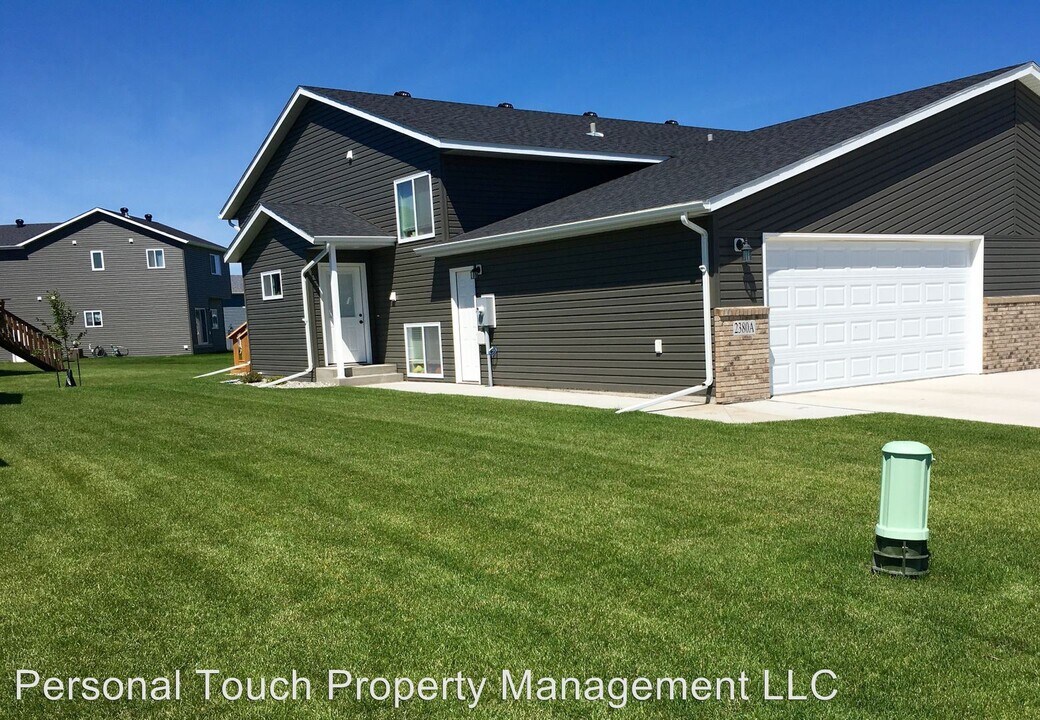 2380 5th St W in West Fargo, ND - Building Photo