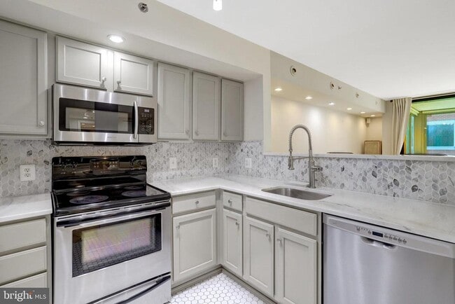 property at 1001 N Vermont St
