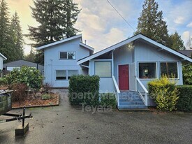 2475 Yew Street Rd in Bellingham, WA - Building Photo