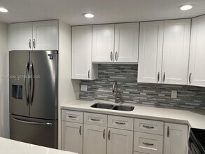 9421 Evergreen Pl in Davie, FL - Building Photo - Building Photo