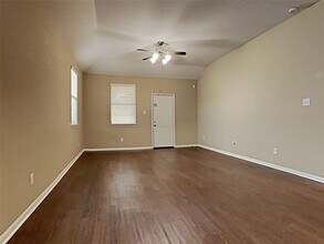 2324 Shady Tree Ln in Conroe, TX - Building Photo - Building Photo