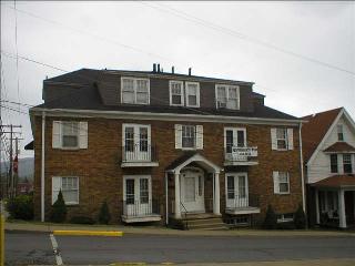 Barksdale Apartments in Clarksburg, WV - Foto de edificio - Building Photo