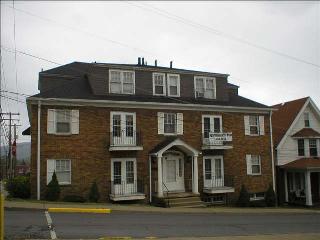 Barksdale Apartments in Clarksburg, WV - Building Photo - Building Photo