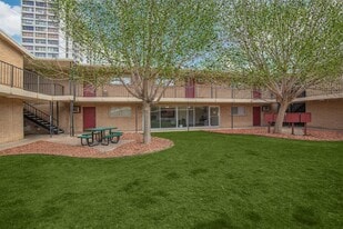 Parkewood in Tulsa, OK - Building Photo