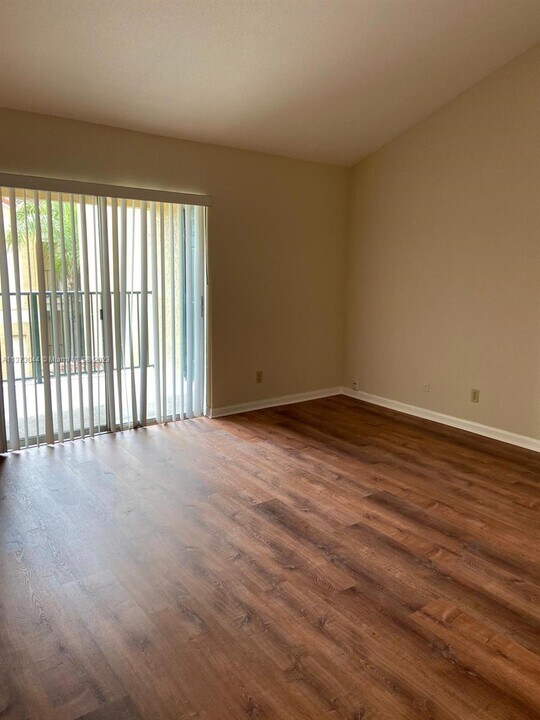 927 Riverside Dr-Unit -337 in Coral Springs, FL - Building Photo
