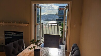 701 Galer St, Unit 301 in Seattle, WA - Foto de edificio - Building Photo