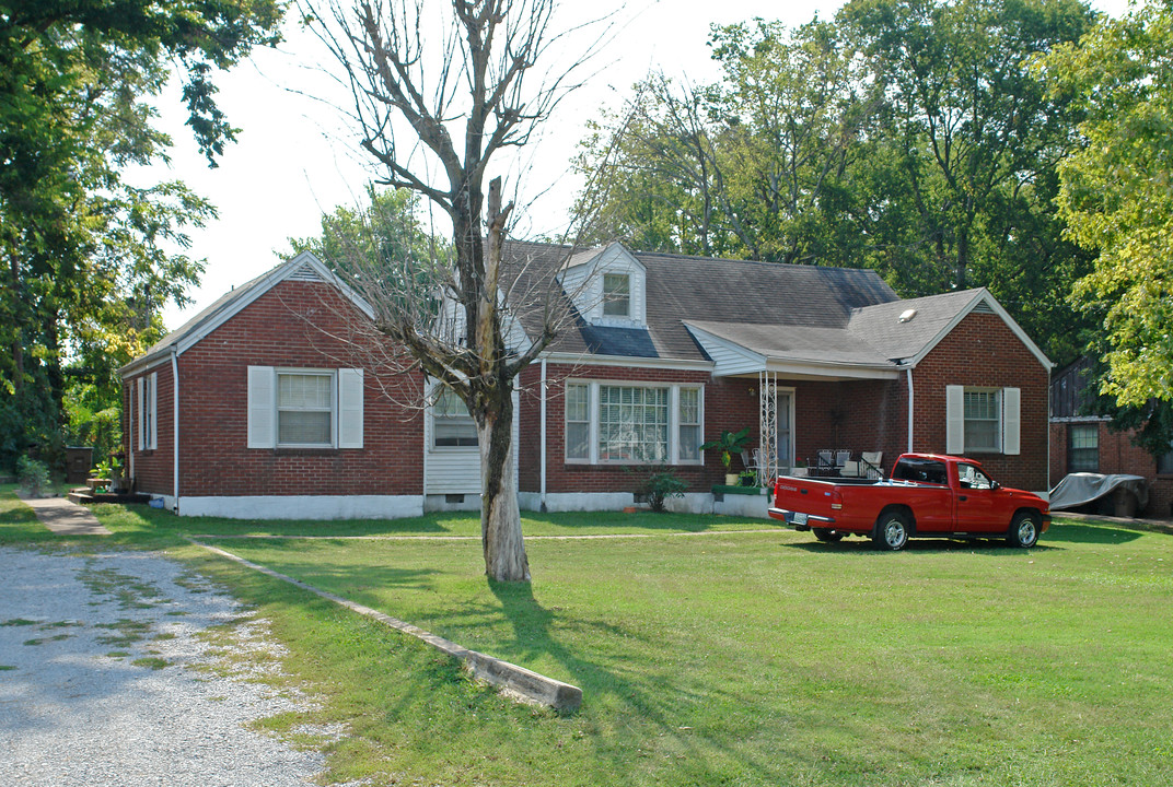 1036 Iverson Ave in Nashville, TN - Foto de edificio