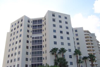 Regency House in Sarasota, FL - Foto de edificio - Building Photo